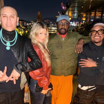 Fergie reencontra Black Eyed Peas em jantar e fãs brasileiros voltam a pedir show em Copacabana